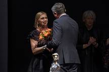 22. 11. 2017, Ljubljana – Predsednik Republike Slovenije Borut Pahor in enska leta 2017 Mirela ori (Tamino Petelinek/STA)
